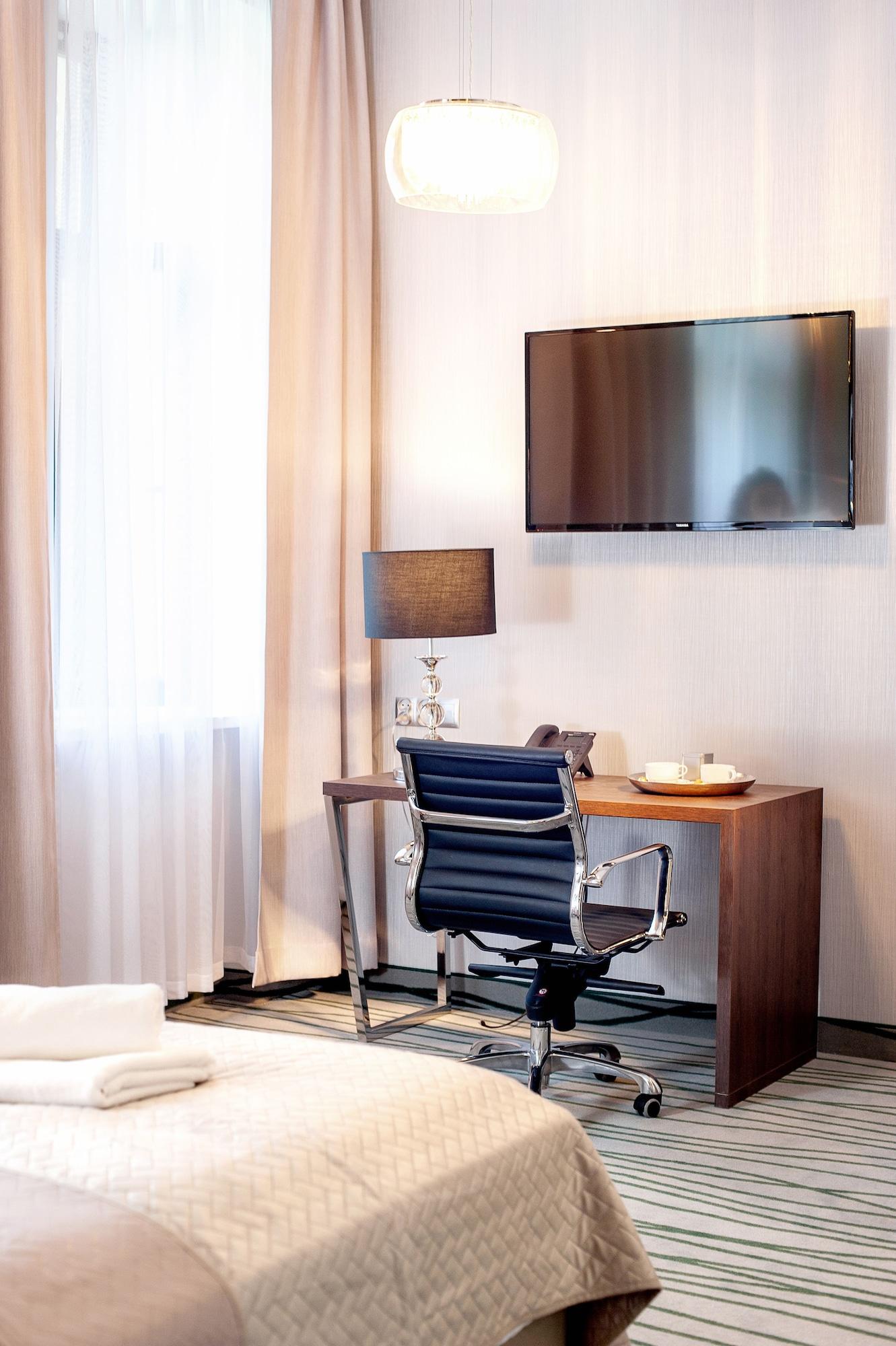 Plaza Boutique Hotel 4*